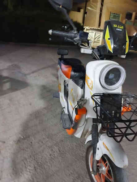 إسلام عليكم
🚲  للبيع دراجة شحن نوع X900 موديل 2026 🔋

الدراجة نظيفة جداً، بعدها بجيس الشركة وما ماشيه هواي.
طرق التشغيل: كارت – سويج – تشغيل عن بُعد – بصمة.🔥

الدبلات  والمحرك ما شاء الله كلهن جديد، والدراجة تخبل من النظافة.🔥

✅ جاهزة تفحص قدامك
✅ ما بيها أي عطل

السعر: (700 )🔥وبيها مجال 
الموقع: (الزعفرانيه )

للتواصل: (***********)
