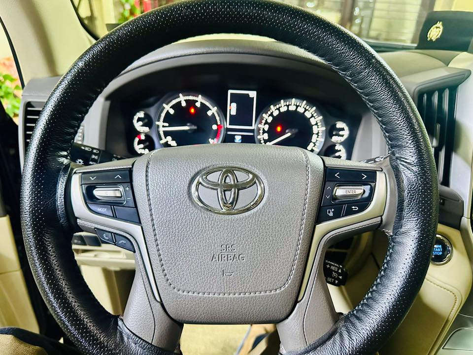 السلام عليكم
للبيع لاندگروز موديل 2019 رقم أربيل ب اسمي كفاله عامه السياره فول مواصفات ماشيه 58 الف حقيقي شرط الفحص
مكاني بغداد السيديه 
السعر 55 ومجال قليل 
***********
