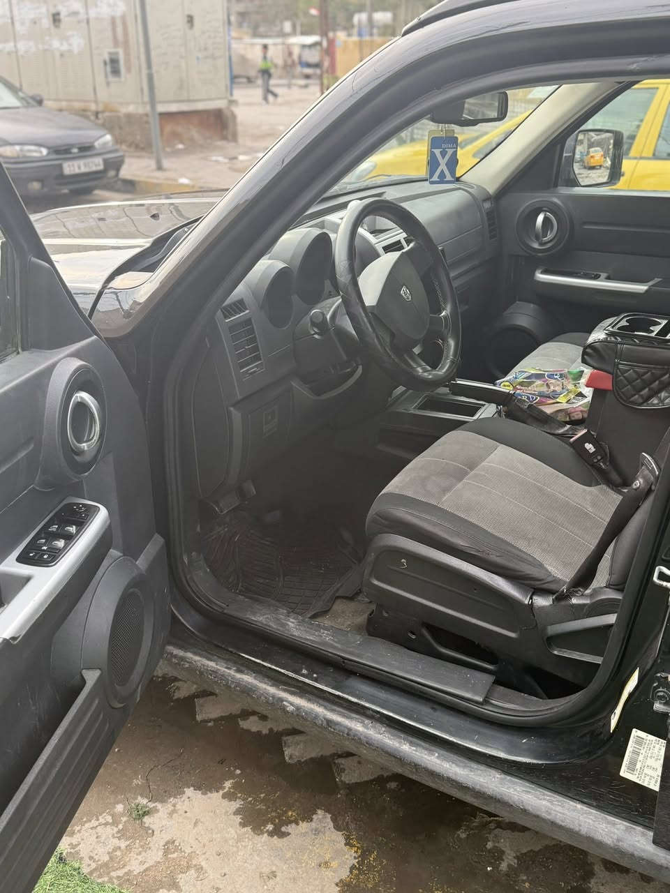 سلام عليكم للبيع سياره جيب ميترو  موديل ٨   محرك سته سلندر تبرد شغال   مكان مدينه الصدر السعر ٩٠ وبيها مجال  بصيط رقم الهاتف ***********
