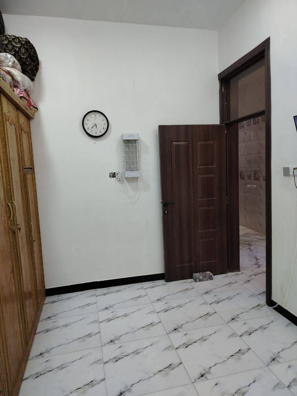 سلام عليكم يتوفر لدينا دار للبيع طابو زراعي سند 25 مساحه 100م طابقين يحتوي على غرفتين نوم واستقبال وصاله ومطبخ وخدمات بيت جديد خدمات كامله العنوان نهايه الشرطه الخامسه الدوانم قرب جامع ملك القدوس للاستفسار الاتصال على الرقم التالي *********** السعر مناسب جدا 58 وبي مجال
