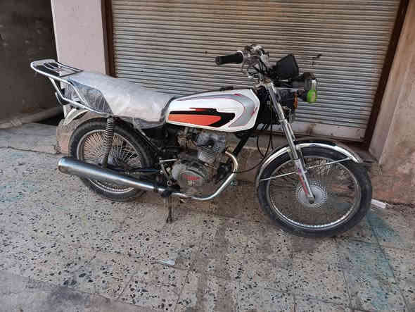 للبيع ماطور ايراني 9999 وياله نسج محرك رقم واحد شاصي شرط بي نقوصات بسيطه سعرو 180 مكاني حي السماح تسعين ***********
