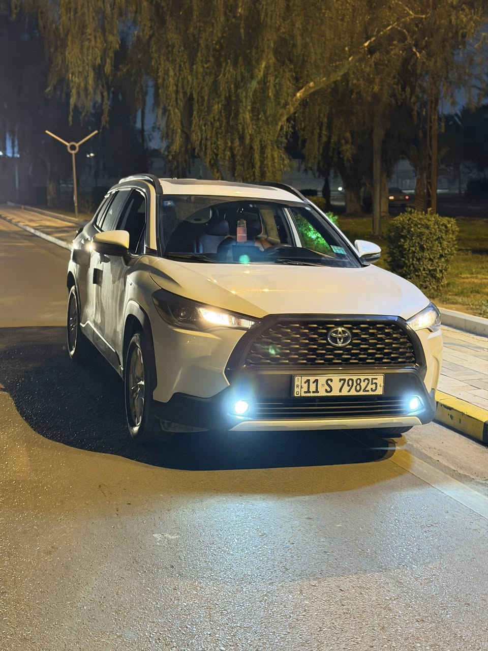 السلام عليكم
كورلا كروس ساس 2023 هايبرد 
السياره مواصفات فول تجي 
فتحه سقف 
بصمه تشغيل 
نقطه عمياء 
تحديد مسار 
المواصفات المعروفه مال ساس 
السياره جديده كلش استعمال شخصي 
ماشيه 15 الف كيلمتر 
السياره صار بيها صبغ شويه من البابتين عكس السايق بدون معجون بدون تبديل شرط صبغ اثر شخوط بس 
مكانها: بغداد العامريه 
السعر : 205 وبيها مجال 
الرقم: ***********
