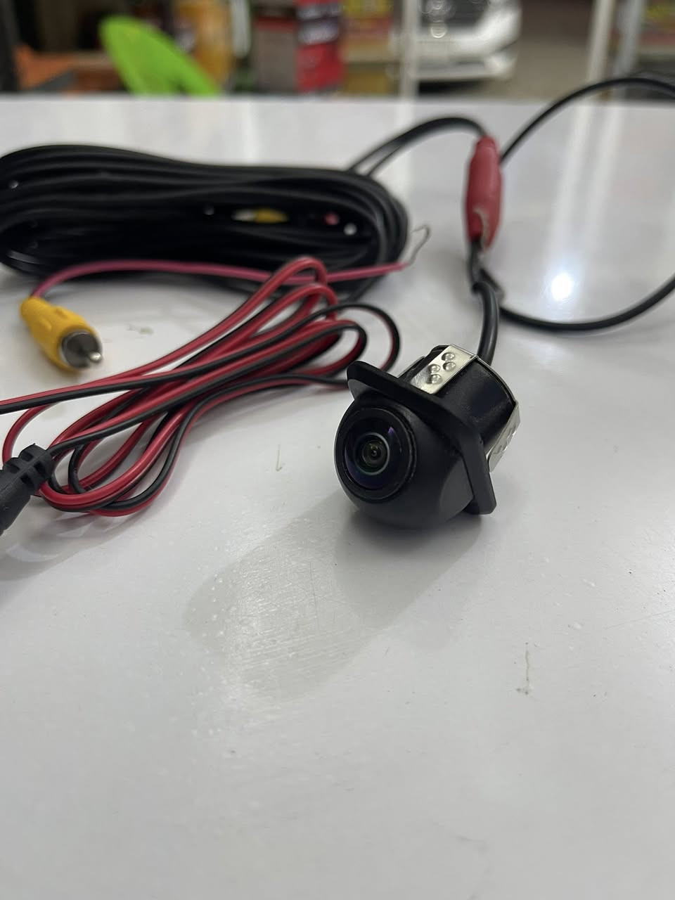 الشاشه نباعت بلعافيه على الاخذها بقت الكامرا الاصليه فتحتها من سيارتي نيسان  موديل ٢٥ الي تجي مشدوده بيها  وضوحها كلش قوي سعرها سعرها ٣٠ مع التوصيل   ***********
