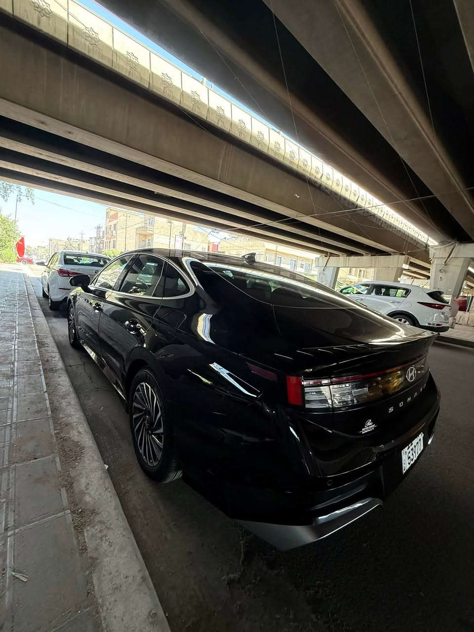 للبيع هيونداي سوناتا هايبرد 2025 فل مواصفات (Limited)

* محرك 2.0 لتر هايبرد اقتصادي.
* قوة 192 حصان.
* قير أوتوماتيك 6 سرعات.
* شاشة عدادات رقمية 12.3 إنج.
* شاشة معلومات وترفيه 12.3 إنج.
* Apple CarPlay و Android Auto.
* نظام صوت Bose الأصلي.
* كاميرات 360 درجة.
* حساسات أمامية وخلفية.
* رادار أمامي.
* مثبت سرعة ذكي.
* نظام المحافظة على المسار.
* نظام التحذير من النقطة العمياء مع عرض الكامرة بالعداد.
* مساعد القيادة على الطرق السريعة.
* مساعد الاصطفاف الذاتي والتحكم بالسيارة عن بعد بالريموت.
* تشغيل عن بعد.
* دخول وتشغيل بدون مفتاح (بصمة).
* سقف بانوراما.
* مقاعد جلد فل كهرباء.
* تبريد وتسخين للمقاعد الأمامية.
* تدفئة للمقود.
* حفظ وضعيات السائق.
* شاحن لاسلكي للموبايل.
* مرايا كهربائية مع تسخين.
* فتح وغلق الشنطة كهربائياً.
* جنوط وكالة 17 إنج.
* إنارة LED كاملة أمامية وخلفية.

للاستفسار والمشاهدة التواصل على الرقم:***********
