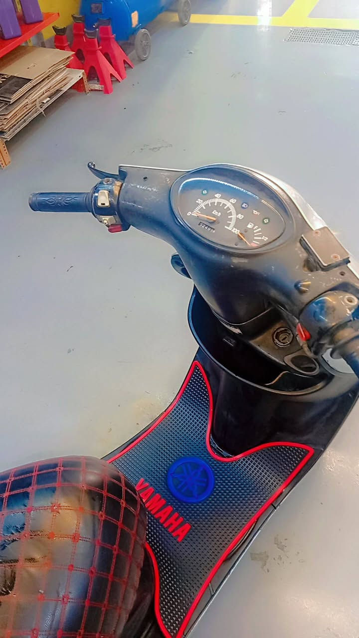 سلام عليكم اكزز للبيع 
1محرك مفتوح
2 كهربائيات كلهة شقالت من الشارا البچم الشارا الخلفية 
3كفرات بلادي 
4لايت زنون 
5مرايات جانبية 
6كلچ يطالي بلادي 
مكاني البصرا ابو الخصيب محيلة 
سعر 700وبيهة مجال رقم ***********ورساب فقط
