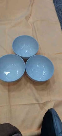 العنوان الرمادي • كاسات • مواعين