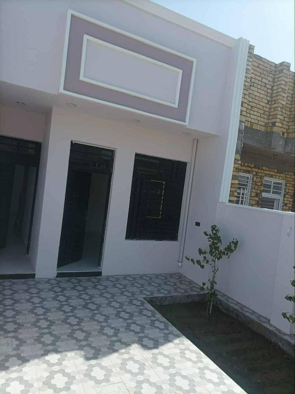 متوفر 👇
(( دار طابو صرف ١٢٥ متر في حي الأمير ال٩٥ )) للبيع 
جهة  مدرسة الشهيد ابراهيم الدلوي 👈🏻بناء طابوق حديث  سقف كونكريت البيت جديد  شغل درجة اولى 
 مساحة ١٢٥متر .. رقم العقار 95/114  يحتوى على : (استقبال _ مطبخ_ صالة _غرفة نوم _ صحيات داخل وخارج) _ بالإضافة الى حديقة صغيرة _كراج  ٦متر كما موضح بالصور  👇 وبسعر مناسب 🥰
#تحويل_مباشر 
للإستفسار مراجعة مكتب الجوادين للعقار الواقع مقابل طابو الهاشمية او الإتصال بالأرقام التالية
 
*********** علي البحراني 
*********** منتظر الزبيدي 
*********** غانم الحساني
