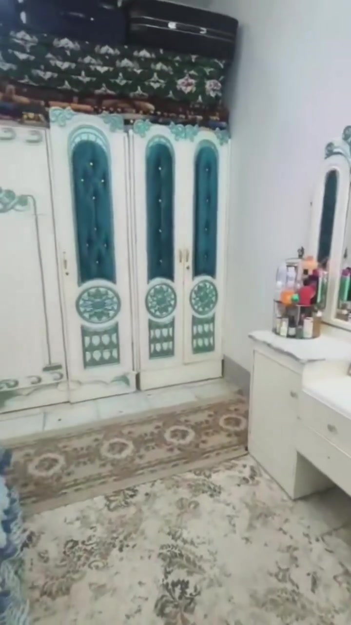 سلام عليكم غرفه مستخدمه بيهه اضرار مشخطه لكنتور فقط يرادله قفاله وتاج مابي ميز مرايات مكسورات وجربايه مكسوره سعرهه 350مكاني بغداد هذا رقم واتساب فقط ***********
