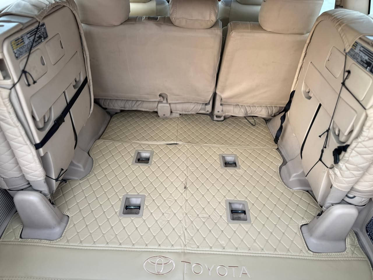 السلام عليكم لاندكروز 2014 فطيم مكفولة من الصبغ فقط دعامية امامية صبغتهة بسبب الشخوط سيارة ماشية 190 بسمي مكينه كير مكفولات على وضع الشركة مكفولة قطرة صبغ مابيهة بيهة بارد مكانين زغار ميبينن تخم تاير جديد سعرها 370 بيهة مجال مكانها بغداد ***********
