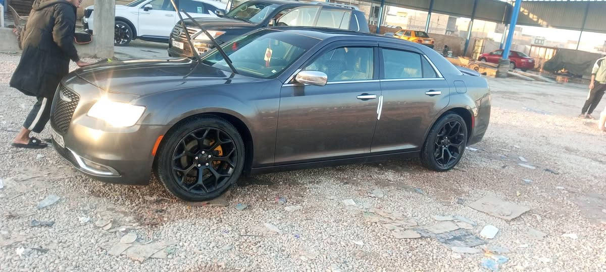 سلام عليكم سياره كلايزر بلاتين يوم فول مواصفات مديل 17اصل جاهزه من حداديه تخم تاير  مواصفات سياره  كشنات تدفه تبريد كشن لخلفي تدفه برده خلفيه فتحه كبيره خزن ميموري مفوله راقم شمالي رابيل مداور ثاني يوم بيه رابع قطع صبغ بدون دواخل ولا ضربه 
شراي يتصال ***********   //))  سعر 185
