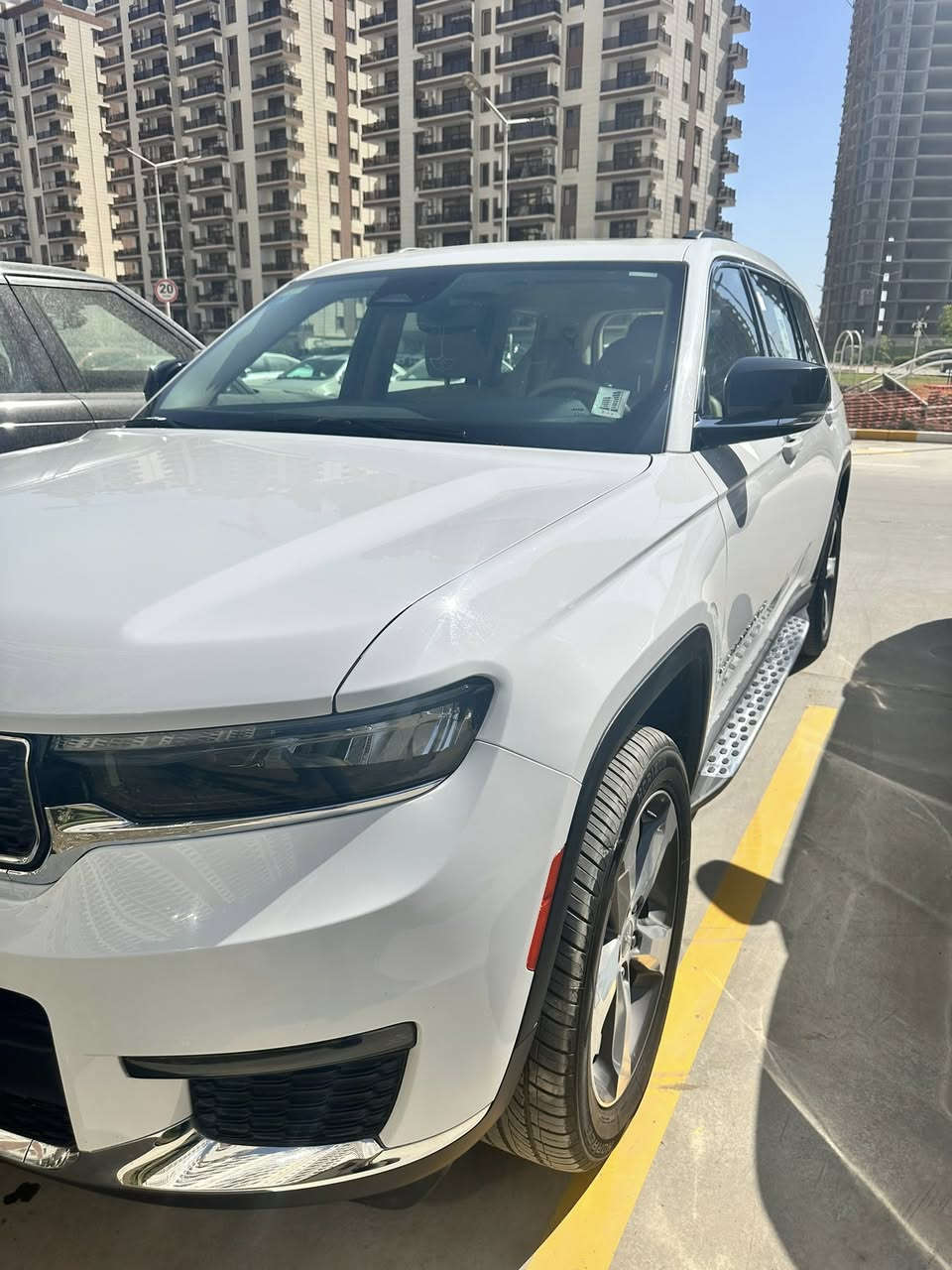 جيب كراند شيروكى ليميتد موديل ٢٠٢٢ محرك 3.6 لتر 6 سلندر
مع نظام دفع رباعي 4x4 ، 
لوحات‎ بغداد
الموديل: ٢٠٢٢ (خليجي)
العداد: ٧٩،٠٠٠ كيلو متر 
 المحرك: 3.6 لتر 6 أسطوانات (V6)
ناقل الحركة: اوتوماتيك 8 سرعات
ضمان شركة هارلم وصيانة كاملة
المواصفات:
*نظام دفع رباعي 4X4 متطور
*فتحة سقف بانوراما
*الصندوق كهربائي بخاصية البصمة
*ويل المنيوم قياس 20 انج
*شاشة التحكم الرئيسية لمس بنظام Uconnect 5 بقياس 10.1 انج مع نظام ملاحة
*شاشة القيادة الرقمية بقياس 10.25 انج
*رادار تفاعلي مع خاصية التوقف والانطلاق
*تحذير النقطة العمياء
*تحذير الخروج عن المسار
*نظام المحافظة على البقاء فى المسار
*خاصية المساعدة على التوجية فى التقاطعات لتفادى الحوادث
*حساسات امامية وخلفية
*نظام مانع تصادم خلفى
*نظام القيادة شبه الذاتية
*مقصورة الركاب من الجلد الفاخر
*المقاعد الامامية مبردة ومدفئة
*المقاعد الخلفية مدفأة
*مقعد السائق والراكب كهربائي
*مقعد السائق ذاكرة
*نظام ابل كار بلاى و اندرويد اوتو لاسلكي
*نظام صوتي 9 سماعات من ALPINE
*دخول ذكي (بصمة)
*نظام التشغيل عن بُعد
*مصابيح أمامية أوتوماتيكية مع مصابيح نهارية وكشافات ضباب LED
*نظام التحكم التلقائي في الضوء العالى
*دواسات جانبية
*ماسحات زجاج أمامي حساسة للمطر
*انماط قيادة متعددة رياضية وللطرق الوعرة
*وسائد هوائية أمامية متعددة المراحل ووسائد هوائية جانبية ووسائد هوائية أمامية/خلفية.
*نظام التحكم
مكان السيارة الناصرية للبيع او مراوس بسيارة ٧ راكب خليجي احدث


**إذا كنت صاحب هذا الإعلان وتريد حذفه لأي سبب، رجاءا أرسل رسالة إلى الدعم الفني**