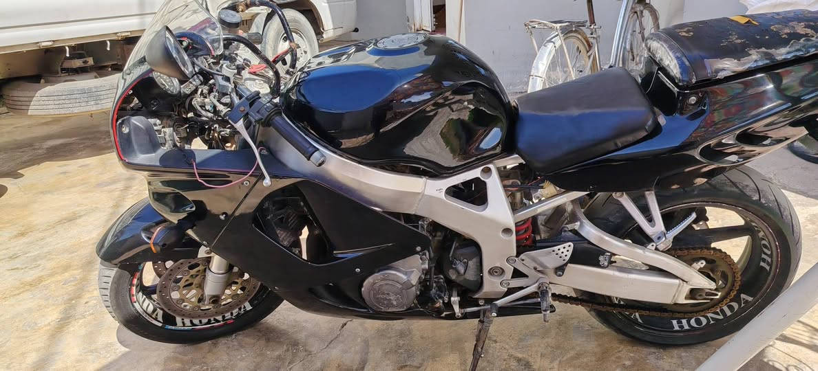 سلام عليكم
HONDA 919 
cbr 919
للبيع
المكان ديالى بلدروز
الدراجه مديل 2002
الدراجه ما ناقصها اي شي
اوراق اصولي للبيع
السعر 2100 وبيها مجال
***********
