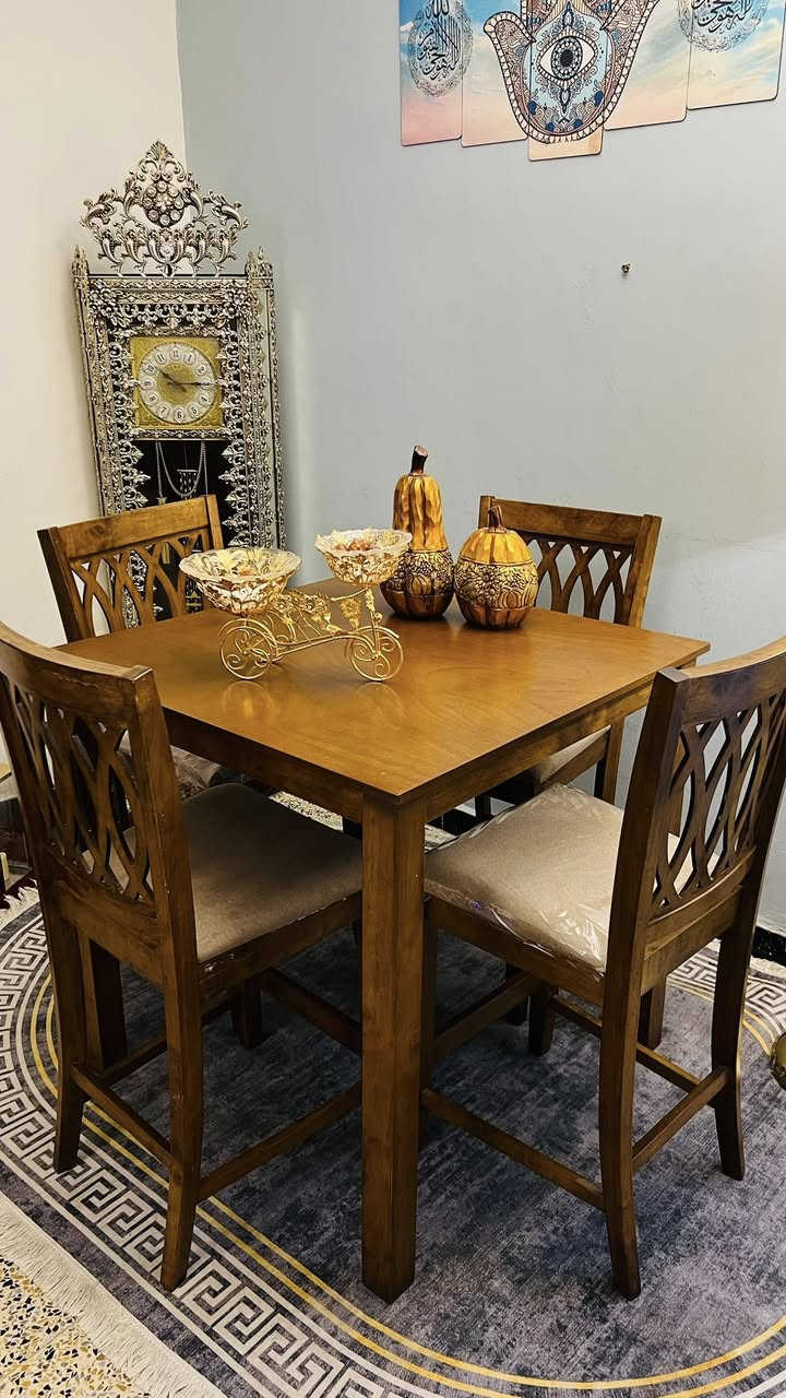 ميز طعام خشب طبيعي زان نظام بار عنوان بغداد. سعر 325 تواصل ***********
