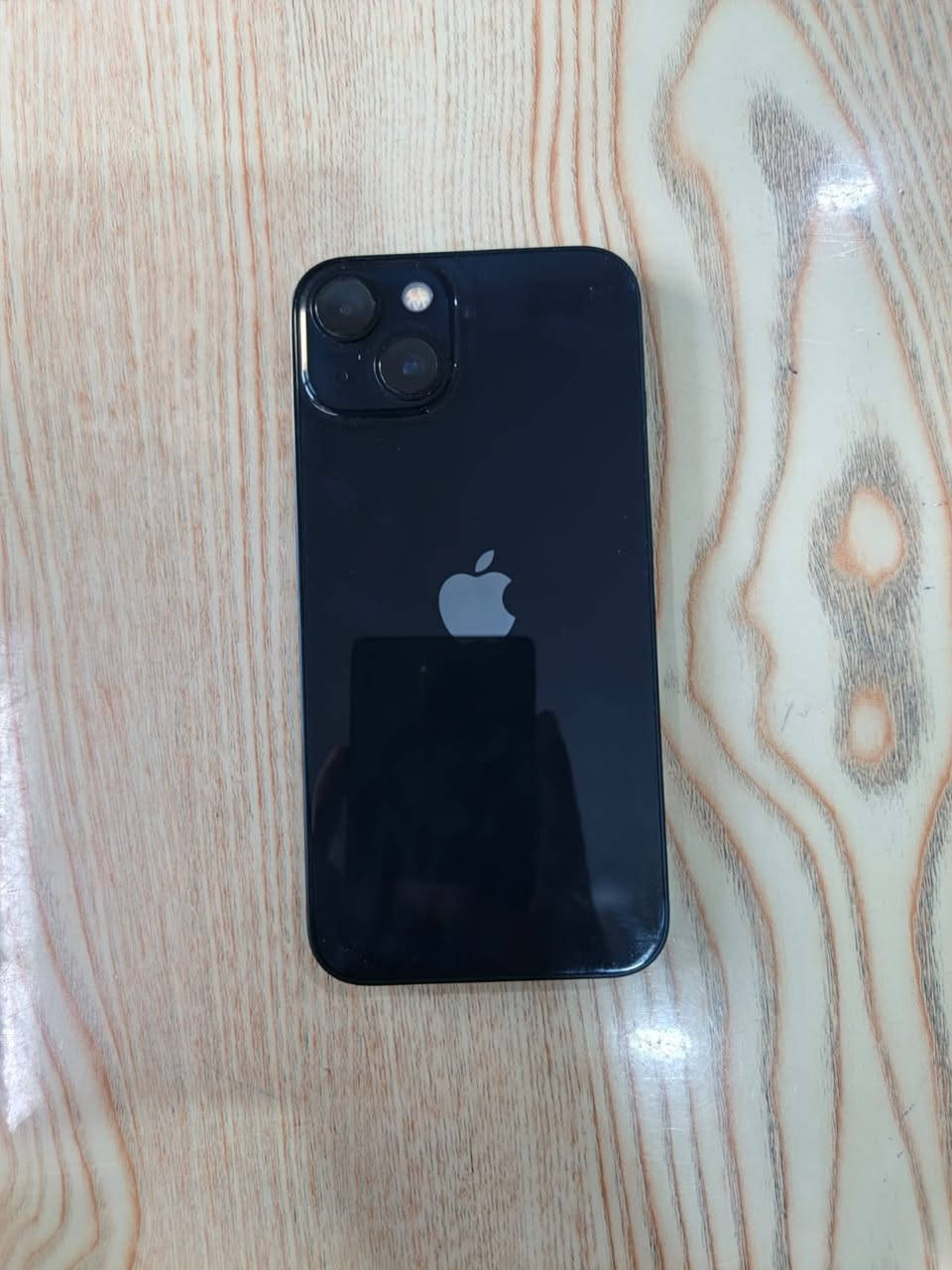 يفون 13 عادي ذاكرة 256 مصار ٣ اشهر من اخذتة  بعدة الوصل موجود  لا مفتوح ولا مبدل بي ايشي جيب وياك لي واحد يفحصة  وهذا الخدش هذا بل لزكة  وليس الشاشة  نظافة 95%  مكاني بغداد المنصور هذا رقمي *********** السعر 425000
