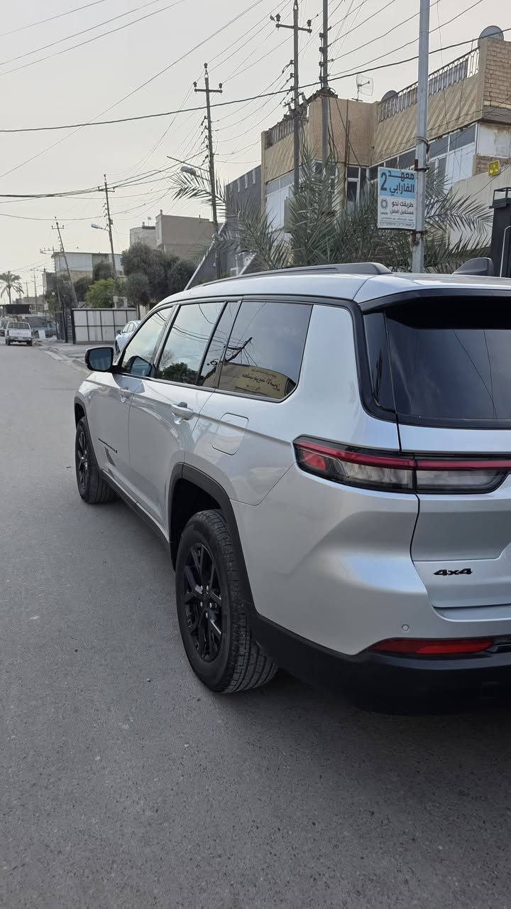 السلام عليكم جيب شيروكي 2024 سلفر  امريكي 6v
 المواصفات
​الكاميرا الخلفية
​صندوق كهربائي
​مستشعر وقوف
​تدفئة المقاعد
​بصمة
​مثبت السرعة
​نوافذ كهربائية
​شاشة
​نظام المفتاح الذكي
​نظام بدء التشغيل
​8 وسادة هوائية
​المصابيح الأمامية ليد
​قفل مركزي للأبواب
​مانع الانزلاق
​تدفئة مقود القيادة
​لوحة قيادة رقمية
​أبل كاربلاي
​التشغيل عن بعد
​4x4
​رادار
​مرايا جانبية تدفئة
​مثبت السرعة التكيفي
​صندوق بدون استخدام اليدين
​حساسات ضغط الإطارات
​نظام تنبيه السائق
​قفل الأمان للأطفال
​زجاج عازل للصوت
رقمها اسليمانيه 
والسياره بأسمي
مكان السياره بغداد 
سعر 315$ بيها مجال 
​الهاتف: ***********
