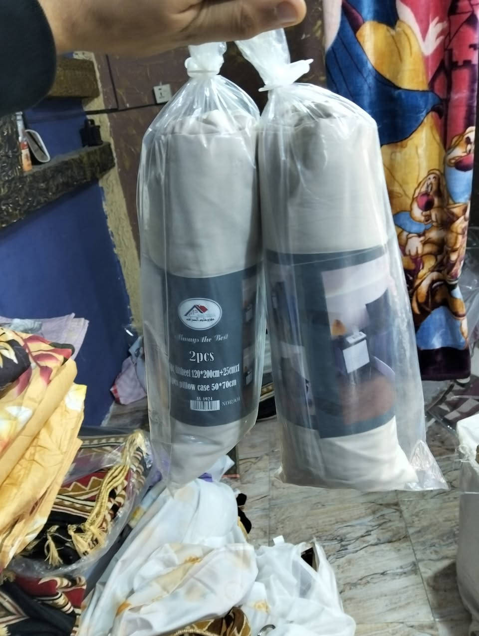 تلبيسة نفر واحد ماركة الصراف 
سعر القطعة 4000 فقط 
العنوان التحرير دور الجاهزة مقابيل محل كرزات حمودي يوجد توصيل ***********
