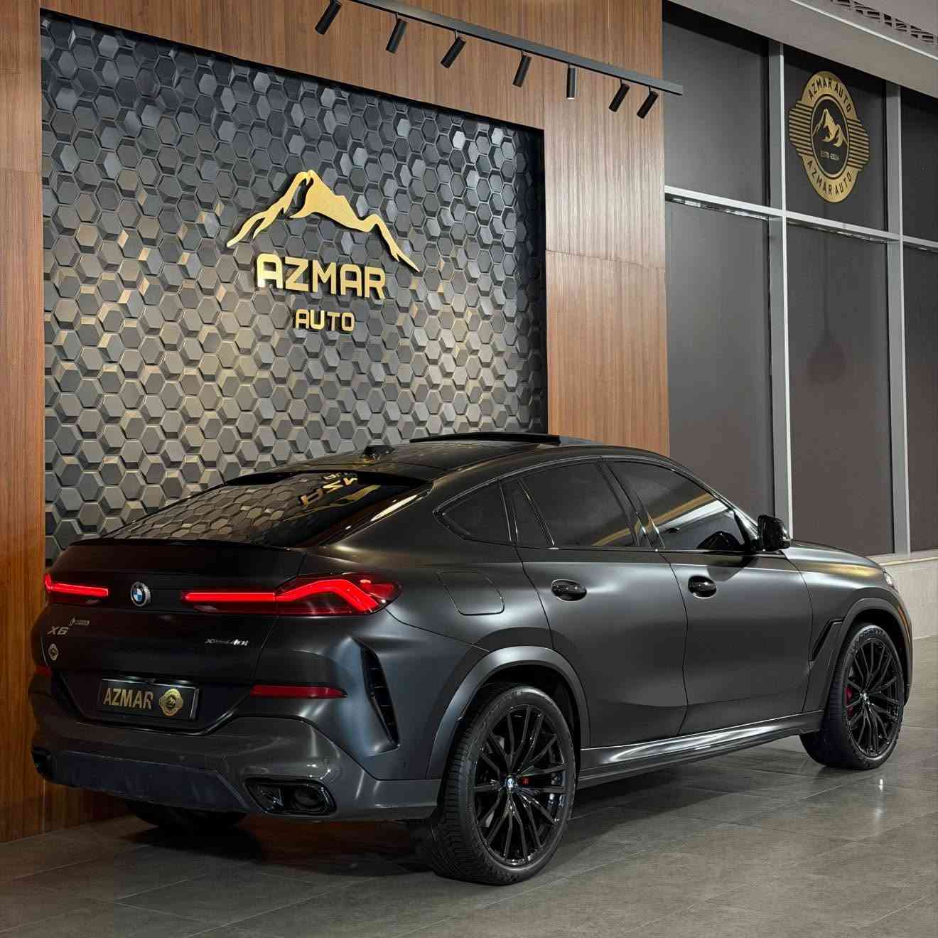 BMW x6 M Pro Package (2025) 🇩🇪
فول الفول مواصفات⚜️
مرقم + مغلف PPF+ كتاب تضليل
السيارة داخلة وكالة العروش 🔥

ناضور و داخل قهوائي و فول الفول
 مواصفات اعلى فئة ، بانوراما ، لايتات ليد وادپتڤ و ليزر ، صندوق كهرباء وفتح واغلاق بحاسة القدم ، دخول ذكي جميع الابواب مع فتح واغلاق ذاتي عند الابتعاد والاقتراب ، تبريد امامي وخلفي منفصل  ، مقاعد جلد وتدفئة وتبريد ، كشنات مساج، كشنات وستيرن كهرباء وميموري الجهتين ، داتاشو ، اربع كاميرات ٣٦٠ ، رادارات امامية وخلفية وجانبية بالمري  ، مانع اصطدام ومانع خروج عن المسار ، سماعات هارمان كاردون اكثر من رائع  ، عدة وضعيات قيادة حسب الطرق ، دفع رباعي فور ويل ، ومواصفات اخرى كثيرة جدا جدا معروفة وغير معروفة

السيارة مكفول كفالة عامة من كلشي 🔥
سعر : 745$ ورقة

للاستفسار : ***********
العنوان : السليمانية المعارض الجديدة شركة ازمر اوتو معرض رقم ٣٤
