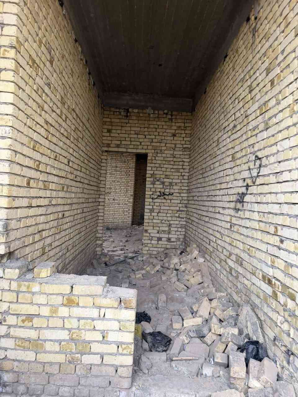للبيع هيكل مسقف المساحه ١٥٠ متر منطقة حي العسكري يتكون من غرفه نوم وبراني وصاله ومطبخ وصحيات يمكن سحب اسكان عليه السعر خاص ***********
