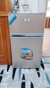 ثلاجه للبيع مال غرفة نوم  مستعمله شي قليل السعر 125 للستفسار0773965933...