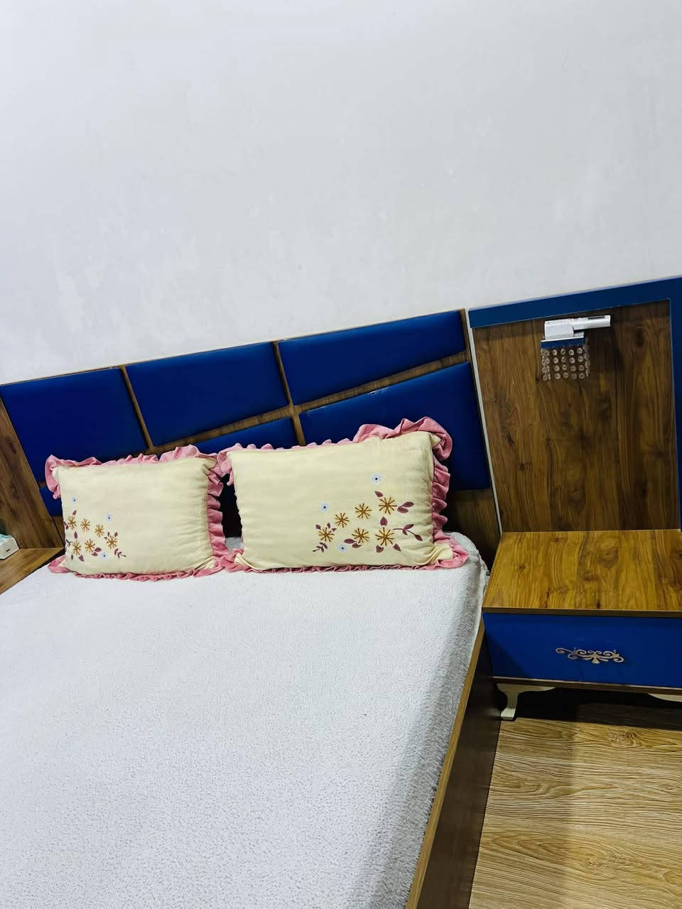 ✅غرفه نوم تركي نظيفه ب350الف
✅وتخت ب100الف
عنوان موصل حي التعليم


**إذا كنت صاحب هذا الإعلان وتريد حذفه لأي سبب، رجاءا أرسل رسالة إلى الدعم الفني**