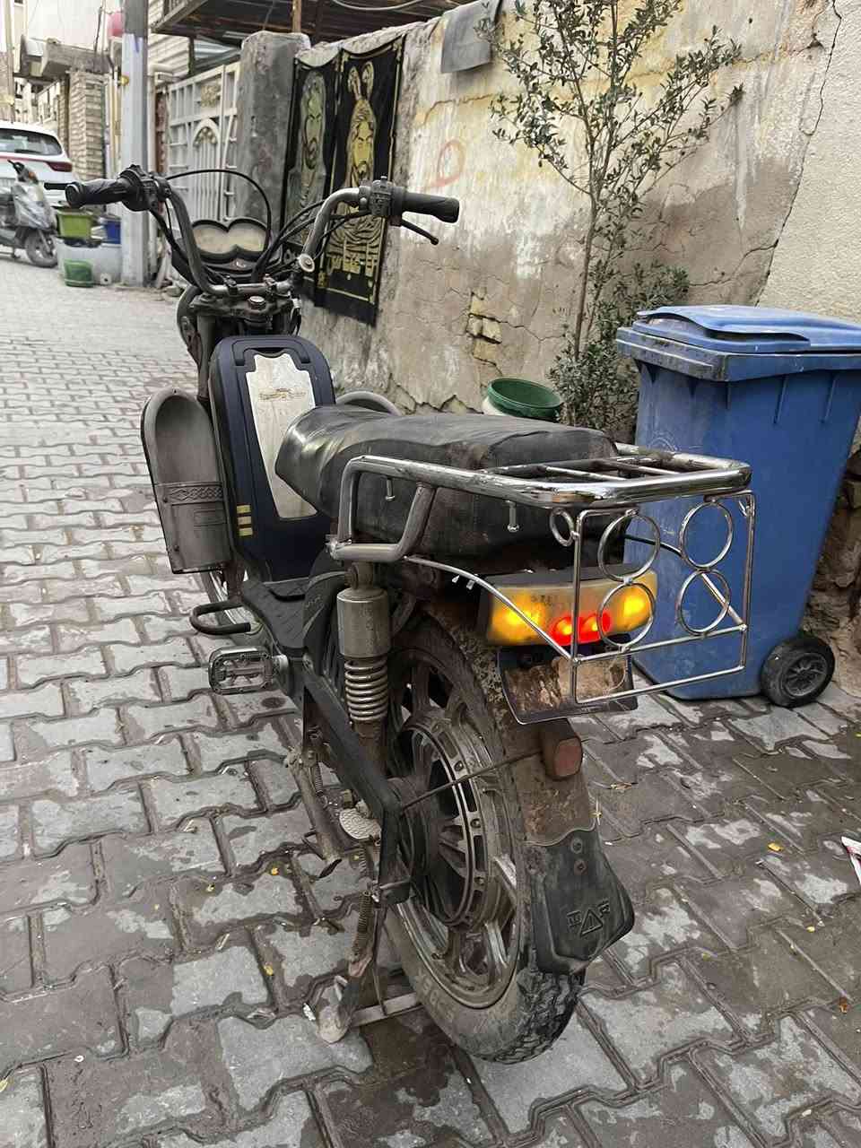 السلام عليكم دراجة شحن جيل الاول للبيع الدراجة نضيفة وخير من الله بطاريات جدد ملف نحاس اصلي مكاني بغداد الحرية ***********
