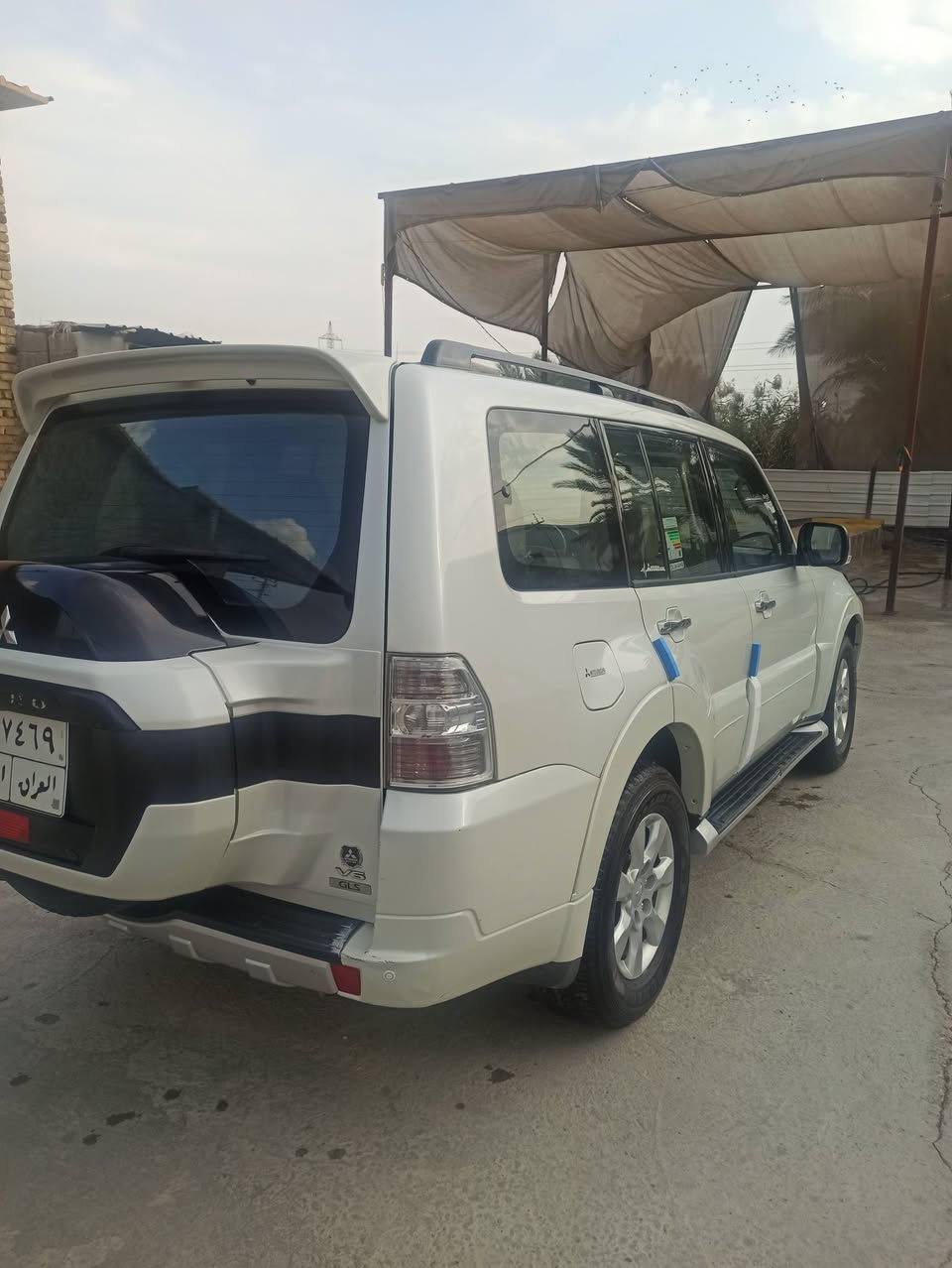 سلام عليكم بايجيرو موديل 16 حبتور فول مواصفات تحكمات فتحه سقف جلد كشنات وكهرباء دمام خلفي محرك 3500 مكفولة بيه كارت بسيط جدا مكانه حله الشراي يتصل أو يراسل سنويه منتهيه .***********

