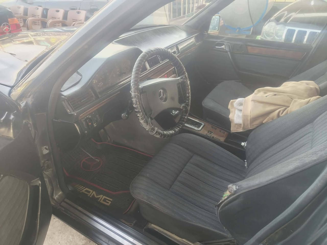 مارسدس دب موديل 91 رقم بغداد سنويه ما ساقطه مكينه كير مكفولات
مكانها ديالى سعرها 53 وبيها مجال 
***********
