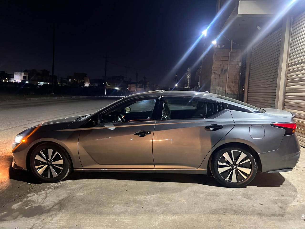 نیسان ئالتیما SL 2019 نەوتی
فول مواسەفات  سەیارەکە یەک دەسە لە ئەمریکاوە 
173 هەزار کم رۆشتوە سەیارەکە بێ بۆیاغە رەسمی دەعمەکەیم داناوە تەنها دەعامیەکەی شکاوە و ژێری بەشەرت قۆپیکی سنوقەکەی هەیە چاک نەکراوەتەوە لەگەل یەک پەنجە لیوی چاملغی دواوە رەسمیم داناوە و دیاریم کردوە لە رەسمەکان  
نەرمە تەزرەیەکی هەیە ئیرباگی سوکانی تەقیوە دانراوەتەوە 
مواسەفاتەکانی
سلاید و ویل ١٧ کوشن سەکن و سایەق هیتەر و هەردووک کارەبا  وسوکان هیتەر و شەغالە
تەبرید دووزۆن راداری پشت و پیش و ئاوینەکان و ئۆتۆپایلۆت و ئۆتۆ ستۆپ پشت و پیش و خەتی جادە و تەبرید مەرکەزی و دەشبول فۆرمیکا و کوشن جلد و یەدەبەسمە و شاشە گەورە و کارپلەی و ئەندرۆید ئۆتۆ و ئاوینە دژەفول و گیچ شاشە و بریک بەسمە و ئۆتۆهۆلد
سەیارەکە گێڕ و مەکینە و ڕادار و کارەبایاتی بەشەرت 
سەیارەکە ئەشیای گاعی بیلادی و کەتەلۆکی شەریکە و کاملی لەگەلە بە ناو سنوقەوە تاخم گاعیەی بۆ کراوە و کەمالیاتی جوان کراوە و جاهزە و لایت و شتی کامل بیلادیە و تەنها دەعامیەکەی پێشەوەی بۆیاغە
سەیارەکە بەس رەقەمی نویکردنەوەی ئەویت و غەرامەدەدریتەوە باقی مەسرەفی تیدانیە سیرڤسی کامل هەوایات و گیر و مەکینەی بۆکراوە لەکاتی خۆیدا و فیتپەمپی کامل بە قاعیدەوەگۆراوە بە بیلادی ئەوەی خۆشی لەگەلە 
هەولیر
سعریشی ١٥٥ معامەلە 
*********** أربيل, العراق
