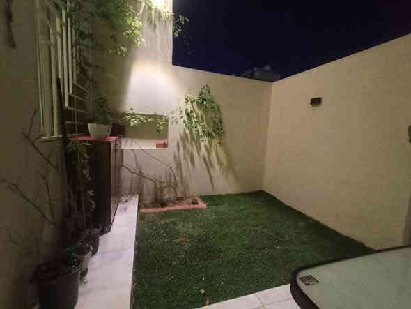 بيت للبيع .. الغزاليه شارع المشجر .. خلف الدفاع المدني
المساحه 100 متر واجهه 4 نزال 25 
الطابق الارضي حديقه استقبال مطبخ صحيات غرفة نوم.. الطابق الثاني غرفتين نوم صحيات.. الطابق الثالث بيتونه وغرفه كبيره
بناء حديث.. 
الاستفسار ***********
