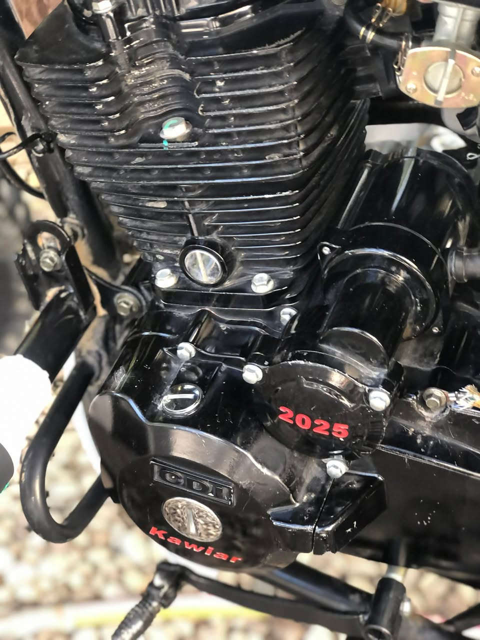 السلام عليكم 
دراجه قفاز. موديل 2025 جديد  نضافه فول حجم المحرك 250 نشاطه نار 🔥 باب اول شرط  ثقيل الماطور كلو شرط. اتصال ***********.  سعر مليون و50وبي مجال موشراي لاتاخبر
