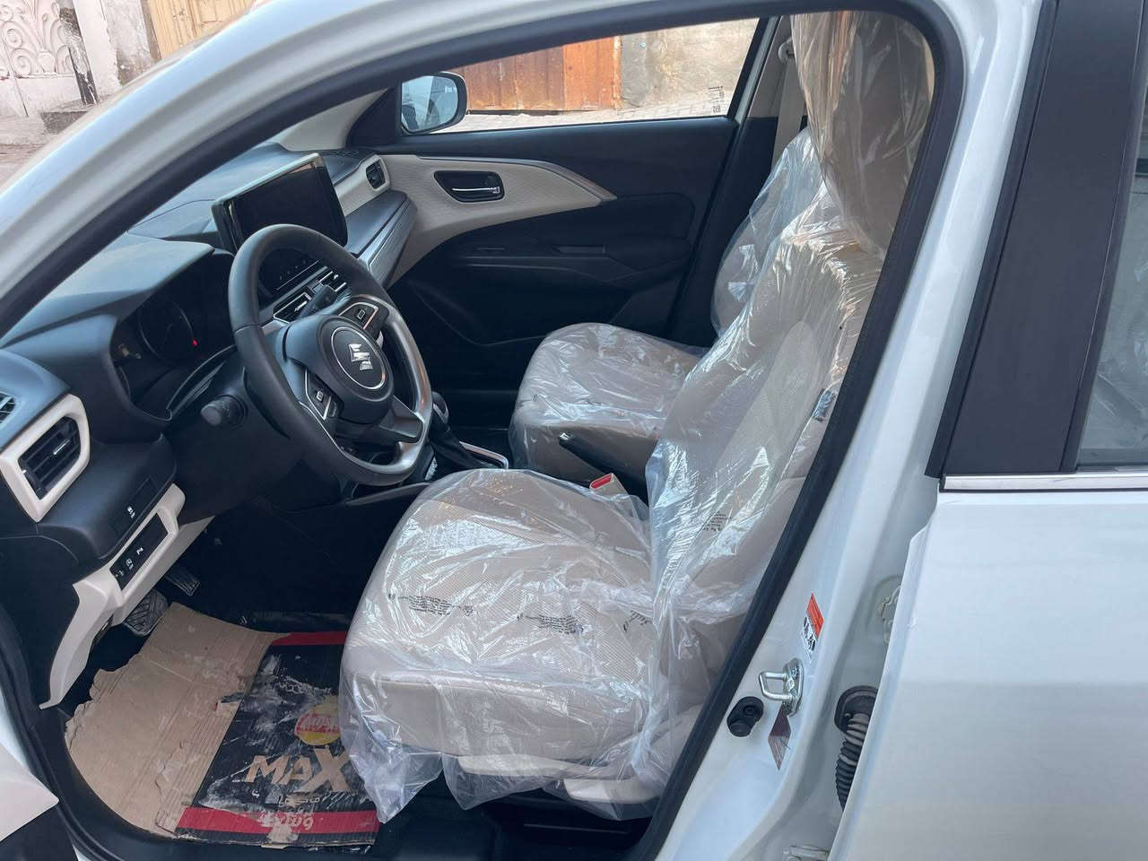 السلام عليكم
2026 سوزوكي دزاير هايبرد  خليجي ماشية ٢٠٠كيلو يعني زيرو فقط مكفولة من كل شي يابانية 
محجوزه استقطاع مباشر 

ضمان 3 سنوات او 100 الف كيلو
المواصفات
بصمة 
مري شفط
اشاير بالمري
تبريد قطعتين
لايتات امامي خلفي بروجكتر LED
شاشة جبيرة 
كامرة
كار بلي و اندرويد اوتو وايرلس
السيارة تبريدها قوي و جدا اقتصادية بالبانزين 
السيارة رقم بغداد
مكان السياره سماوه
السعر 130 و بيها مجال
للاتصال /
***********
