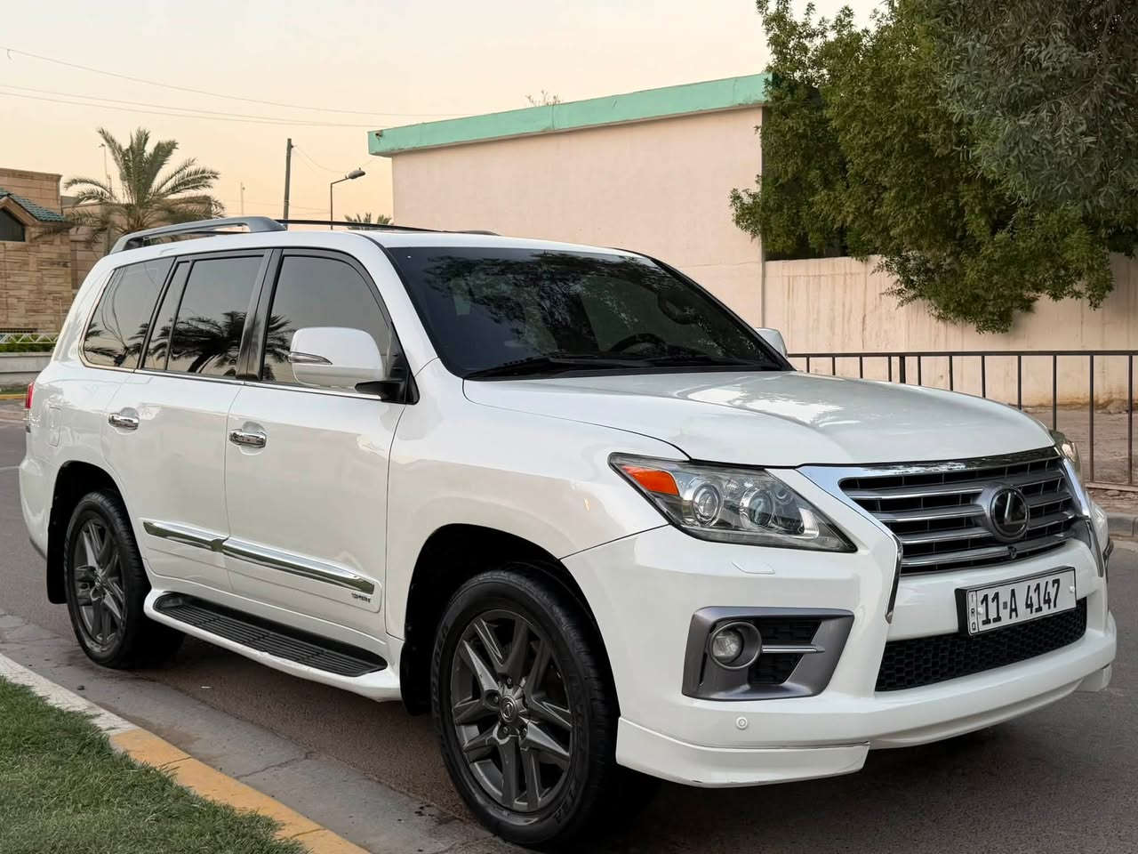 لكزز  2013   LX570  خليجى  بريم  
فول فول مواصفات كلش جديد بيه تكحيل كرت بل بنيد فقط  
بسمى سياره  جاهزه من كلشى شرط 
گير و محريك  شرط  بدون فتح و بدون خلل  
مواصفات
{ بصمه _ فتحه _ رادار _ داخل مشمشى _ كاميرا 
_ كشنات تبريد و تدفيه _ 3 شاشه _ ستيرن كهربائى 
_ سنوق شفط _ جكات _ بعد هوايه مواصفات 

مكان   بغداد  

رقم صاحب السيارة
***********
