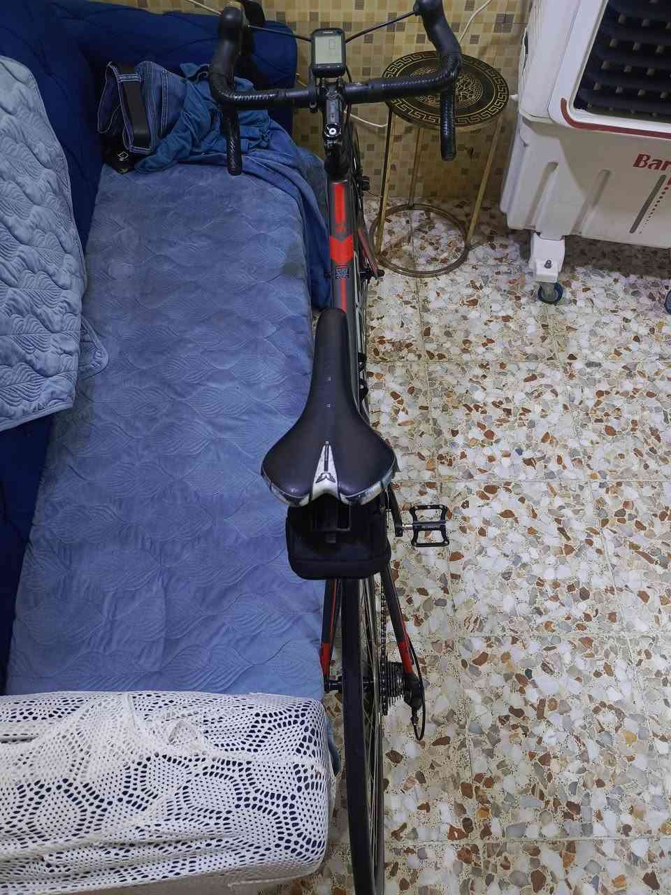 سلام عليكم
بايسكل رود للبيع ماركت FELT الغنيه عن التعريف

السستم بل كامل سورا

حجم الفريم 48

حجم الوياله 25*700

العكرب 2*9

الماشه مالته كاربون فايبر

الويل الامامي H500

الويل الخلفي FELTالاصلي

البطيخه الخلفيه6بنط صوت عالي 

البايسكل كامل مكمل ماناقصه اي شي

السعر325 وبي مجال 

مكاني بغداد شارع فلسطين 

الرقم***********
