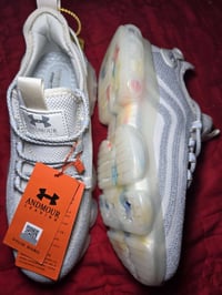 ماركه عالميه اندر ارمر متوفر بلون اسود وابيض وجميع القياسات 0776367905...