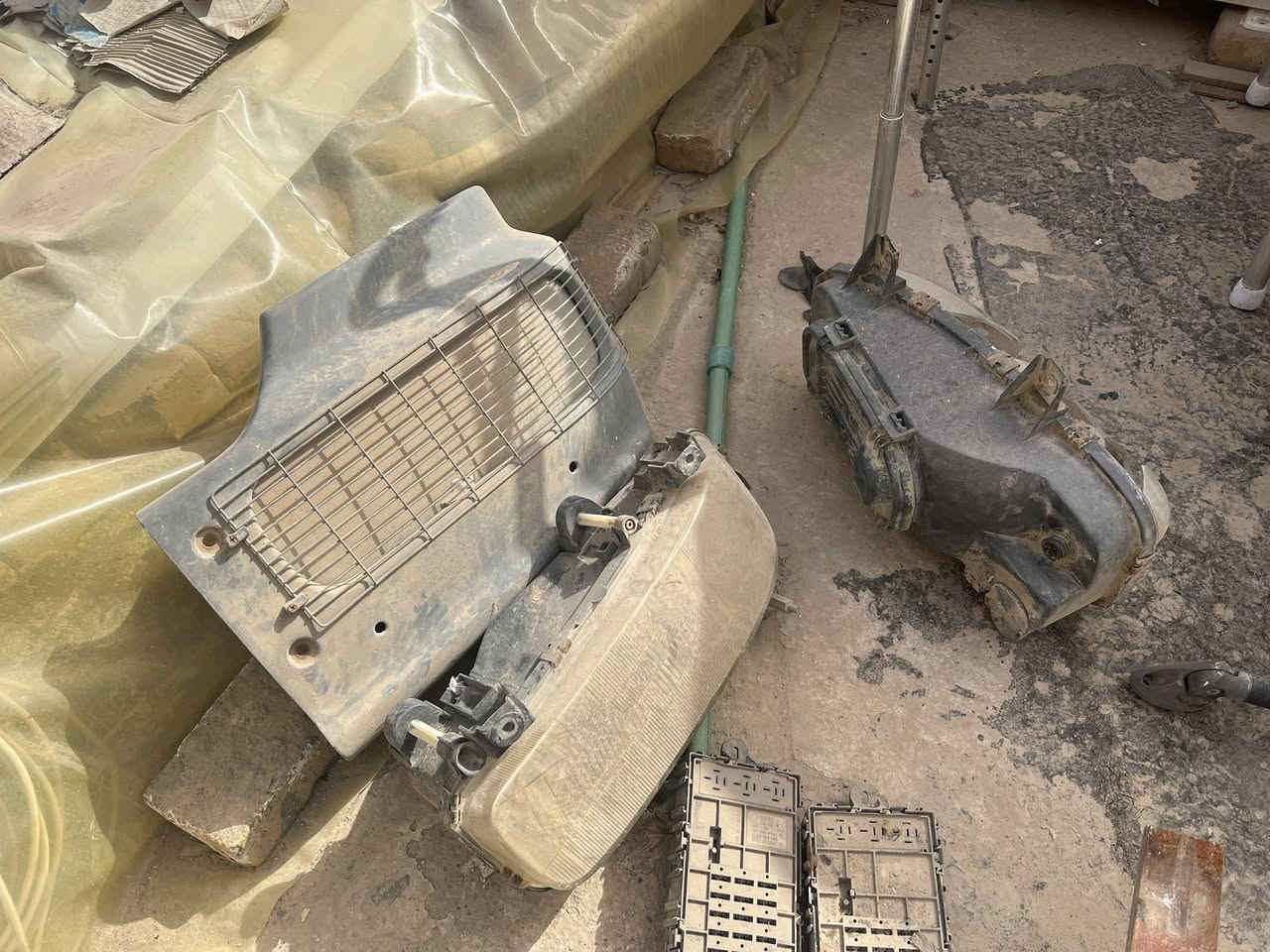 اخوان من رخصة مدير الاكروب
غراض اتيكو للبيع ٦ برغي 
***********
مكان واسط كوت
