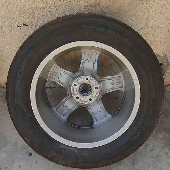 متوفر 
تايرات ويل جيب كومباس 
مال فول 
حجم 17////
60/225
تايرات جديده  امريكيه 
 العدد 3 تاير ويل

الاستفسارات ***********
