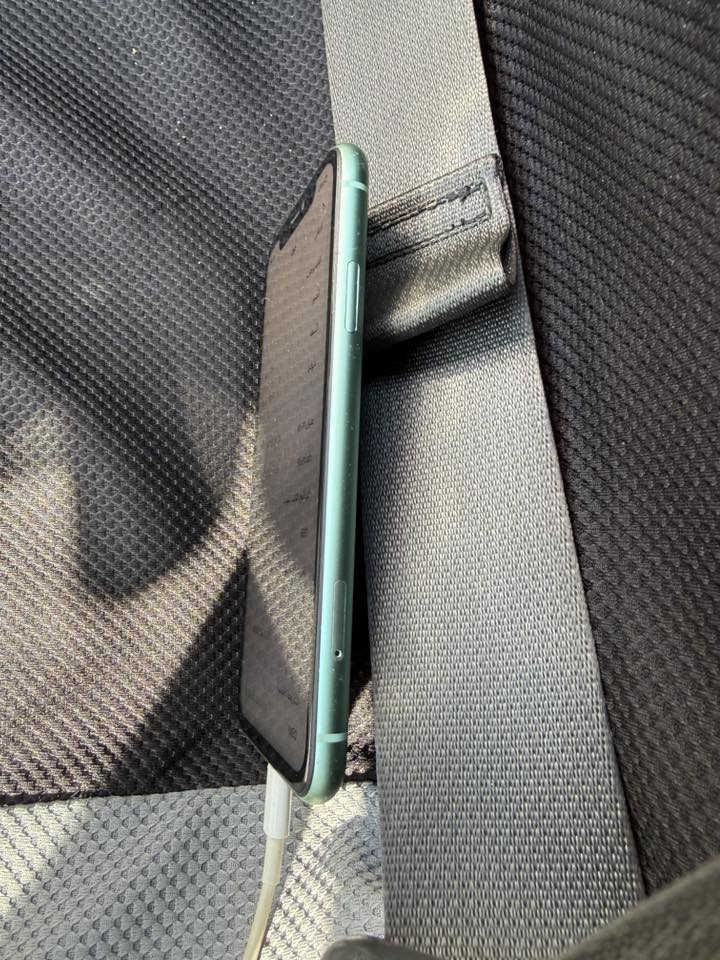 سلام عليكم ايفون 11 عادي ذاكره 128البطاريه 92 مبدل شاشه اصليه جهاز نضيف  السعر 220 بي مجال *********** البيع او مراوس بغداد جميله او شارع فلسطين
