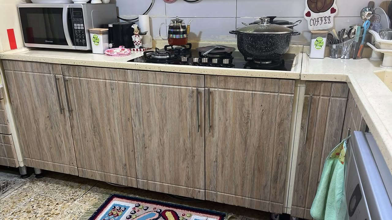 مرحبا غراض بيت للبيع 
كاونترات مع سنك ب٨٠٠ اي ضرر مابيها 
تخم ب ٦٠٠ كلش ثكيل ١٠ مقاعد 
مكان بزيونه 
رقم ***********
