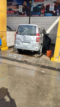 السيارة معلايه 2014 اصل 2001 ما ماشي بلمعامله تايوتا نوح او نها للبيع ...