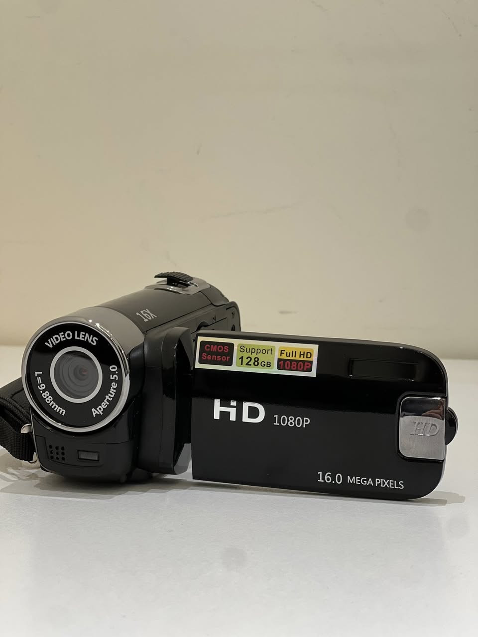 كاميرا 1080 HD
16 ميا بكسل
شاشة دوارة 360 درجة 
مستشعر CMOS
السعر 25 الف مع التوصيل جميع المحافظات


**إذا كنت صاحب هذا الإعلان وتريد حذفه لأي سبب، رجاءا أرسل رسالة إلى الدعم الفني**