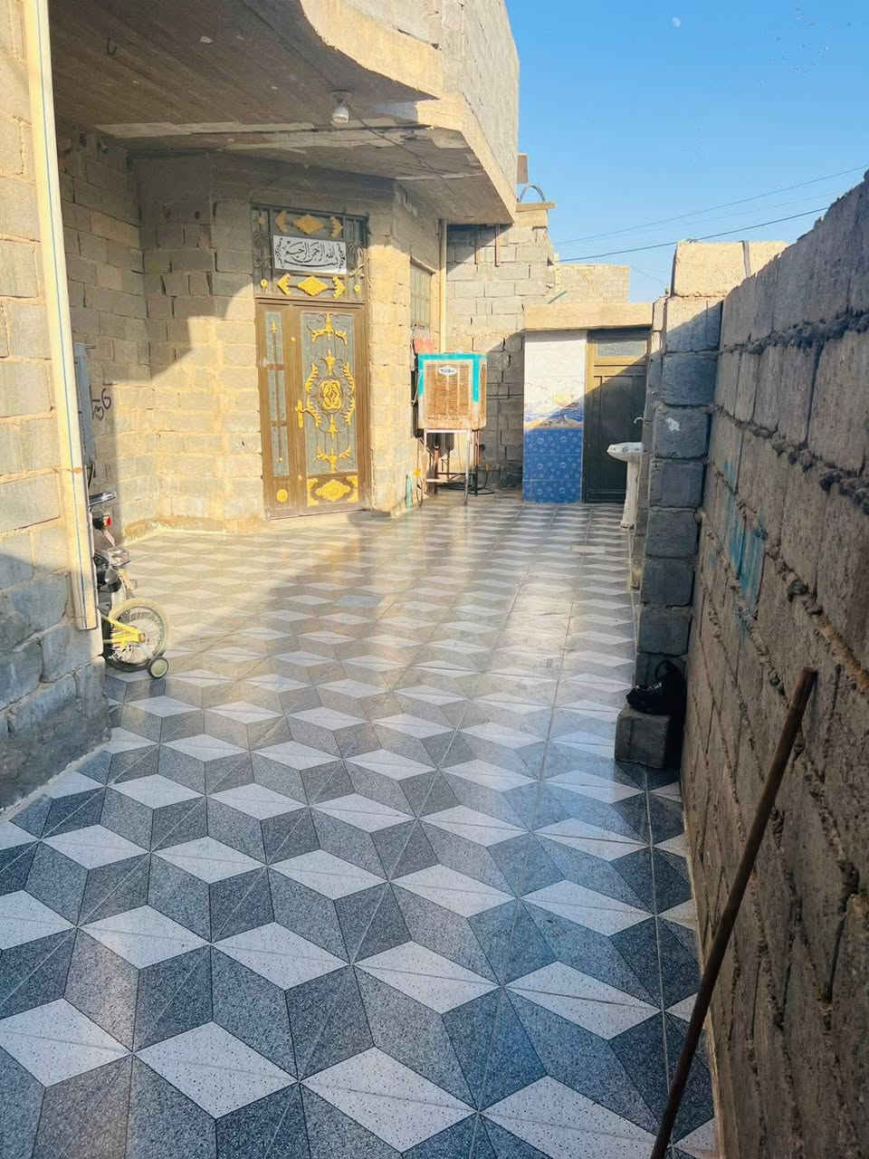 سلام عليكم بيت للبيع حي الأرامل أول فرع مساحة البيت 200 متر الواجهة 13 ونص نزال 15  استفسار والسعر  خاص 
‏رقم الاستفسار ***********
