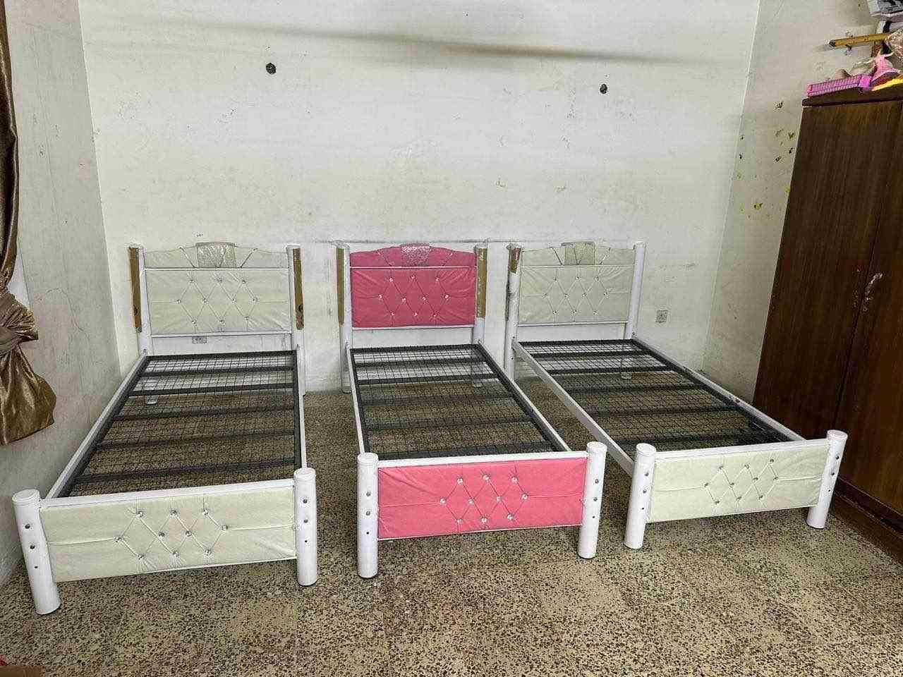 سريرنفر اطفال او كبار ع ٨٠ الف 
سرير طابقين اطفال ١٥٥ الف الكبار ١٦٥ الحجز واتساب *********** بغداد, العراق
