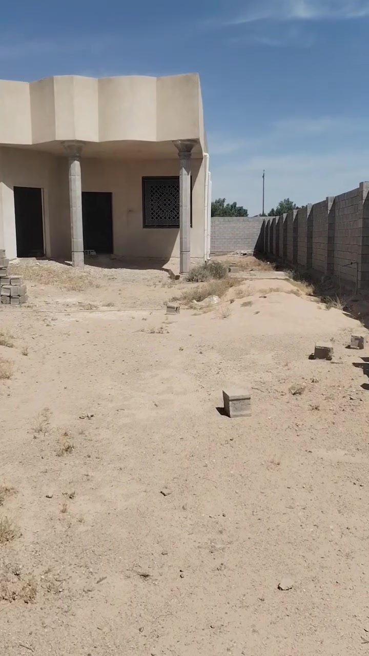 سلام عليكم
نص دونم عرض 20طول60
بيت بيه كامل بس الرظيه نقص يبعد عن الشارع 100متر
مكانه زبير طريق دور زراعي
***********
***********
