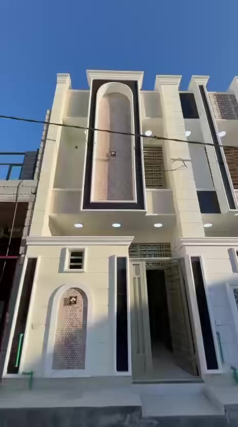 ༊෴✿السلام عليكم✿〄
🌟 بيت  :50 م طابق ونص
🏗 بناء جديد استقبال ومطبخ وغرفتين  نوم وصحيات داخليه وخارجيه  مع كاونتر هديه
🚪 بناء طابوق درجة اولى
📍 سايدين الچاير حي ذوالفقار
📝 سند 25
💼 كافة الخدمات
🚶‍♂️ يبعد عن الامام الحسين (ع)  3  كيلو
🛣 شارع تبليط 10 م
📞 للاستفسار اكثر الاتصال او واتساب  :أمير غانم ***********
