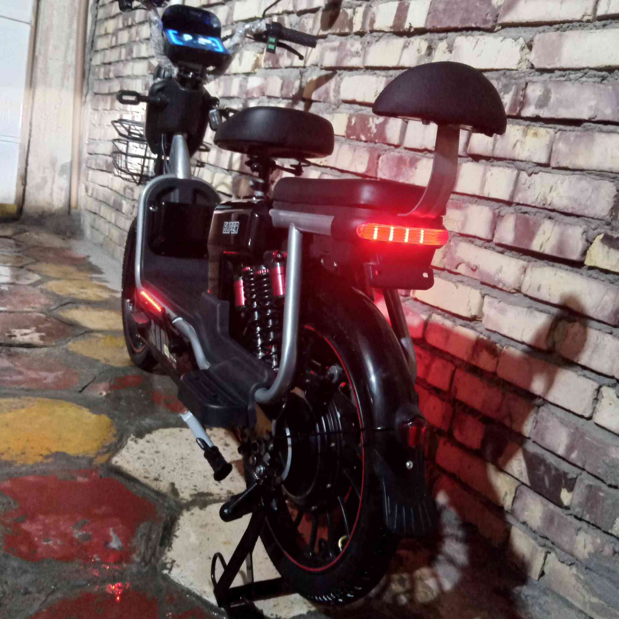 درجة شحن حجم 20 للبيع موديل 2025
تشغيل بصمه وسويج وكارت  بلوتوث  دبلين  كل شي شغال بيه مثبته سرعة خمسه بطاريات جديده المكان الكفل بابل منطقة حي الشرطه السعر 500 وبيه مجال ،هذا رقمي للتواصل  ***********      ماصار شهر من أخذته درجة جديده      تيارات جديده
