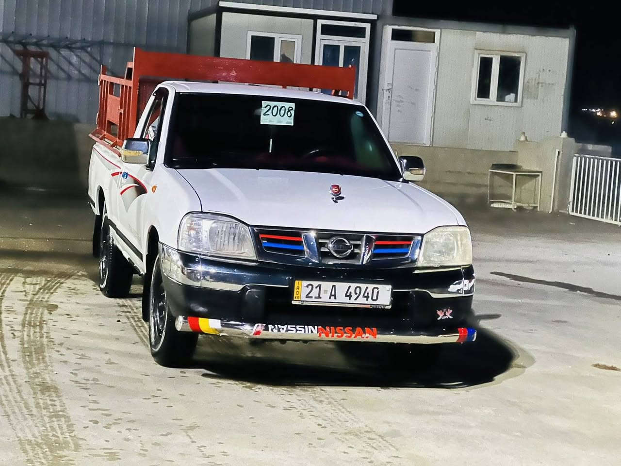 نیسان مۆدێل 2008 چوار قولاپ
بێ بۆیاخ مەکینەی نەکراوەتەوە
سەنەوی تا2028 تازەیە 
سەیارەیەکی پاک7 و بێ کێشەیە بەشەرتی گێڕ و مەکینە 
لەشەریکەوە یەک دەستە 
ژ.م ***********
