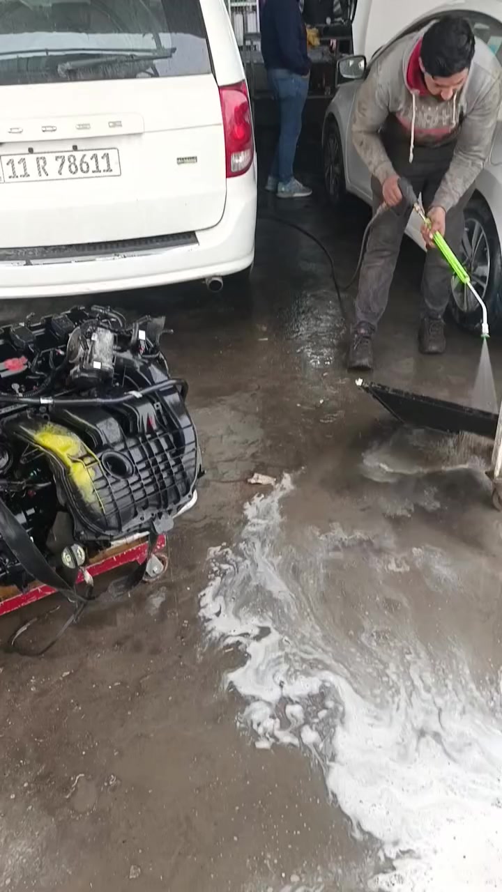 العنوان ساحة عدن خلف معمل الطحين
***********  ***********
