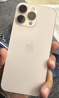 ايفون ١٦ بروماكس ضمان ماستر بطاريه ١٠٠ عدد دورات شحن ١٣٠ كلش جديد للبي...