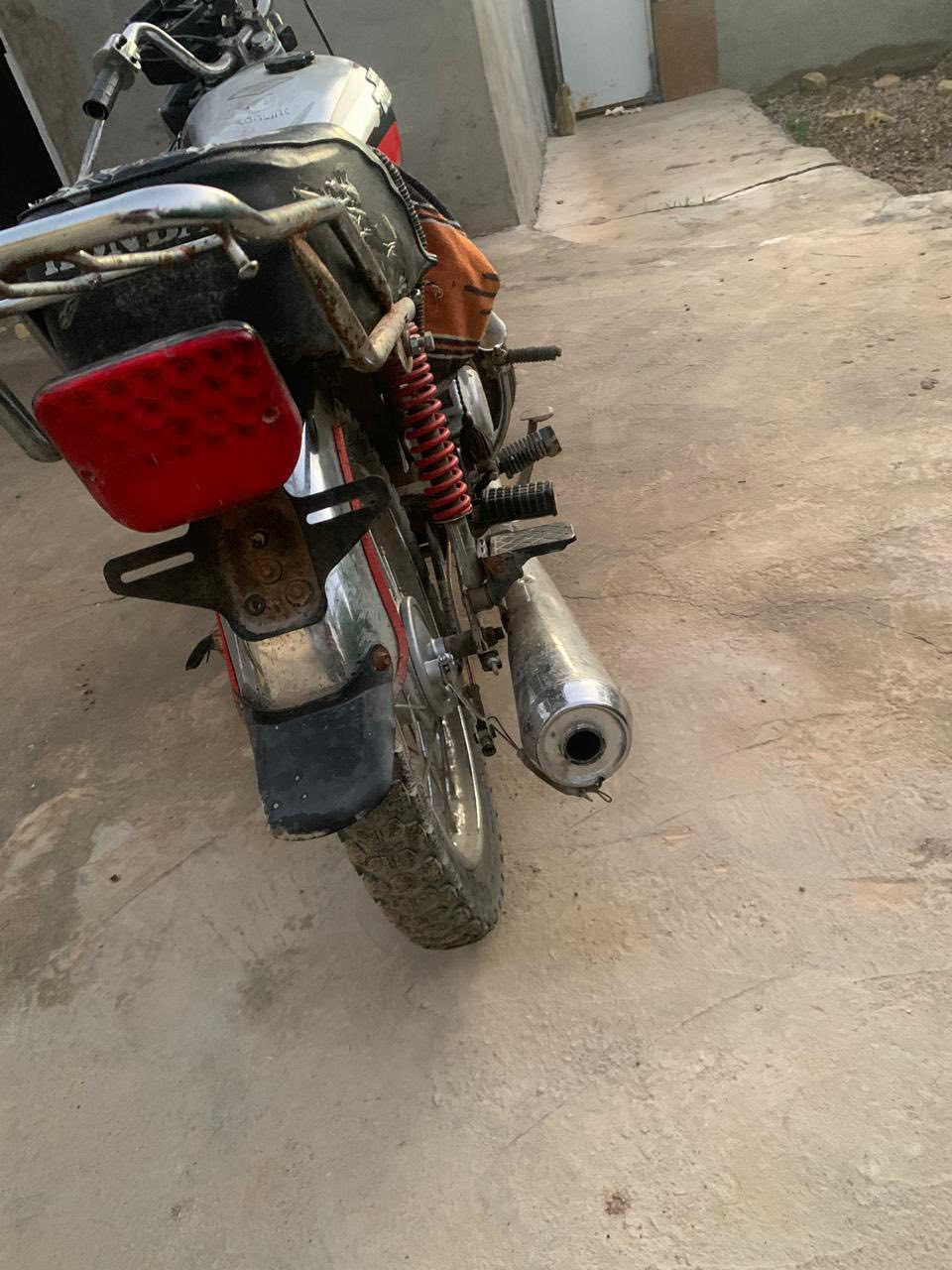 سلام عليكم دراجتين البيع تايكر مديل 2021  سعرتايكر 375بيه مجال ورشا  سعره400 2015 وراق صولي  مكان كربلاء الحسينيه رقم صاحب دراجات *********** (اني مكلف بل نشر )
