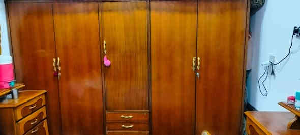 للبيع الغرفة النوم مع ملحقات السعر 750الف رقم ***********  ماني
الرشيدية
